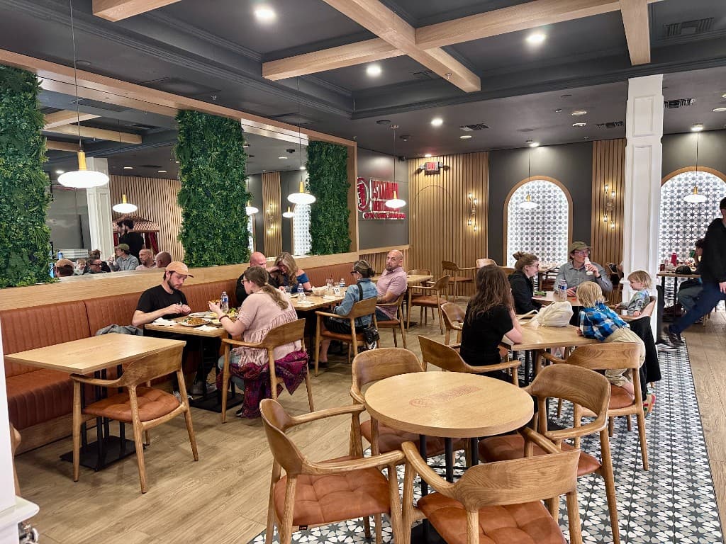 Dining room with living green walls at Istanbul Mediterranean 2